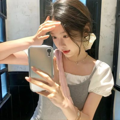她来自胡志明市